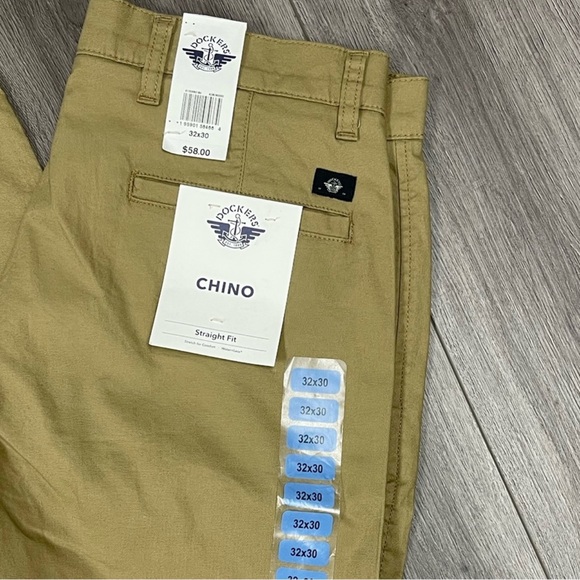 NWT Dockers® Men's Straight Fit Chino Khaki with Stretch for Comfort, 32x30 - Picture 2 of 7